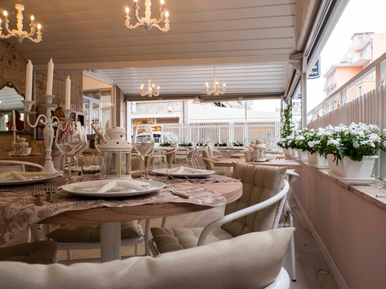 Hotel Continental Pietra Ligure Eksteriør bilde