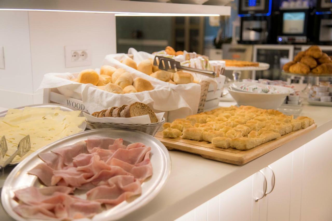Hotel Continental Pietra Ligure Eksteriør bilde