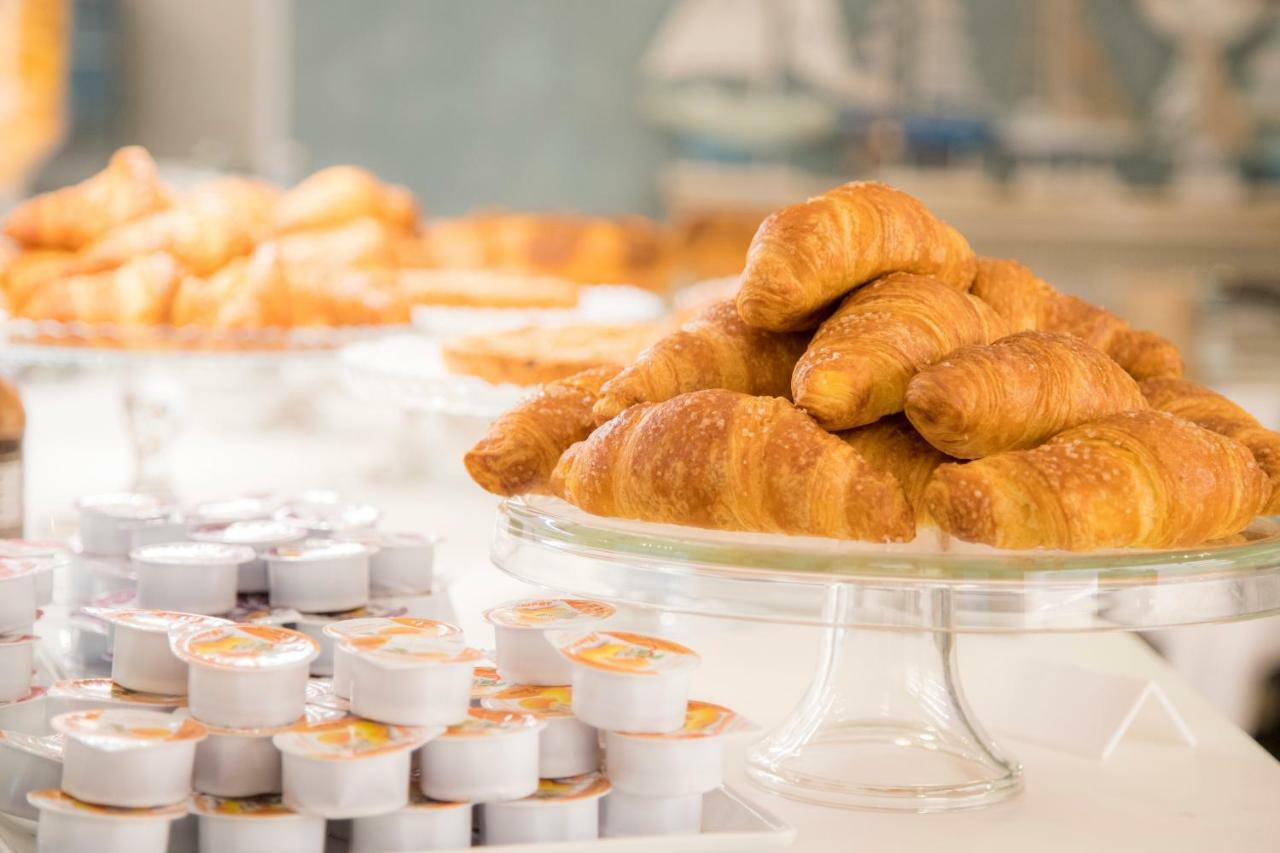Hotel Continental Pietra Ligure Eksteriør bilde